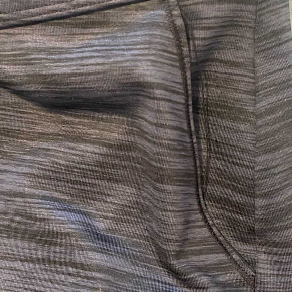 🌟🖤UNDER ARMOUR🖤🌟Grey and black athletic skirt with side pockets. NWT Size XL - Picture 7 of 8